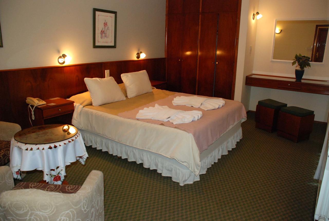Hotel La Posta Oncativo Esterno foto